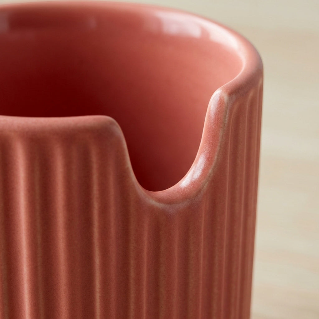 Matchl Ribbed Ceramic Cup 360 ml Muted Coral - Detail view
