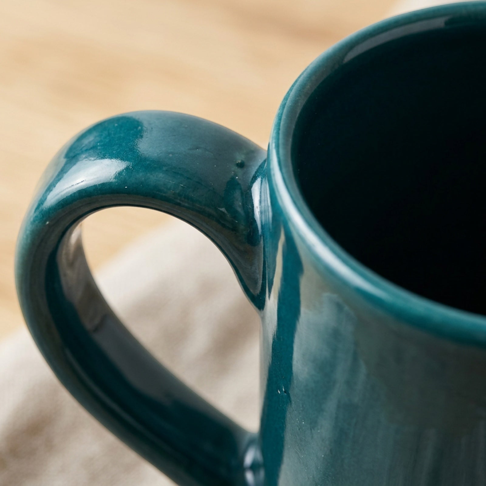 Matchl Tall Ceramic Mug 410 ml Deep Teal - Detail view